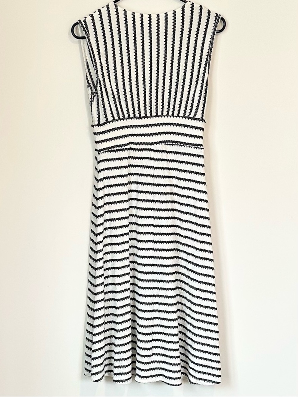 Max Studio Black and White Striped V-Neck Midi Dress - Size: Small - Picture 6 of 8